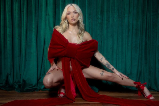 Rara Knupps holiday shoot with red bow and heels photo 2