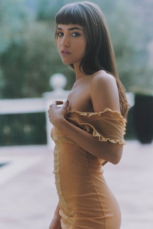 Viviane Leigh and Hannah Le pose nude in bedroom with Ivy photo 15