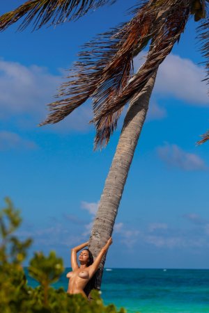 Priscilla Huggins poses in pink bikini, teases on beach photo 6